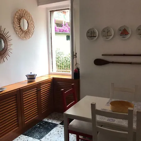 아파트 La Casa Marinara! 레반토